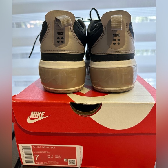 Women’s Nike Air Max Día Black/Taupe size 7 - Picture 3 of 6